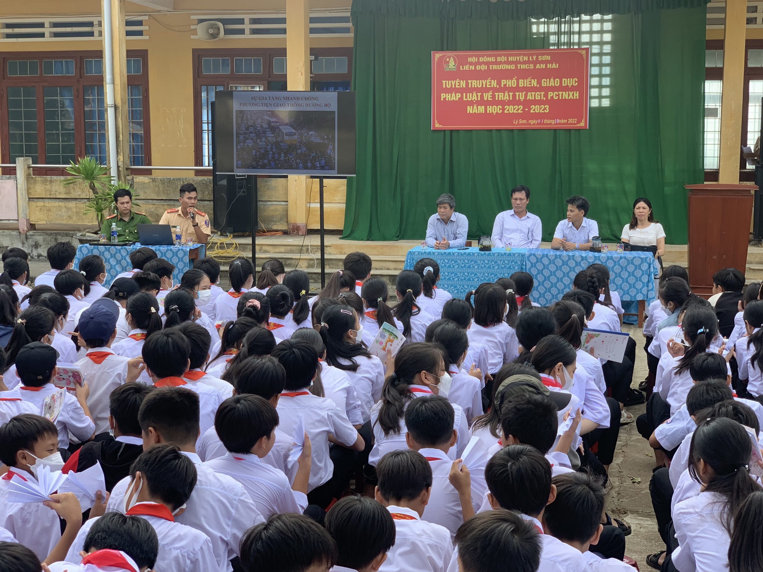 Tổ chức tuyên truyền, giáo dục pháp luật về an toàn giao thông năm học 2022-2023
